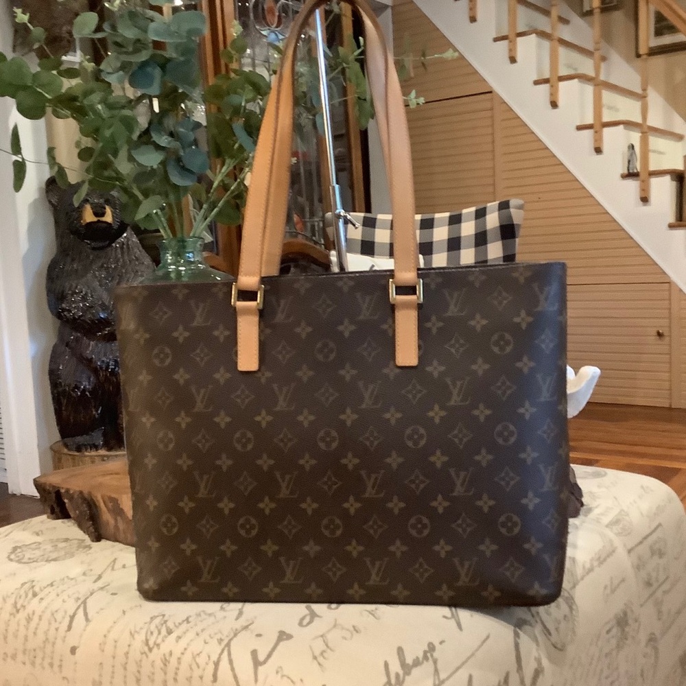 💯authentic LOUIS VUITTON monogram Luco tote bag🛍